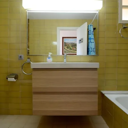 Puig Padro 6 1-4 Apartment *